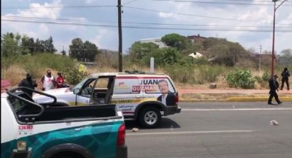 Atacan camioneta donde viajaba candidato a diputación de Moroleón; hay 2  heridos