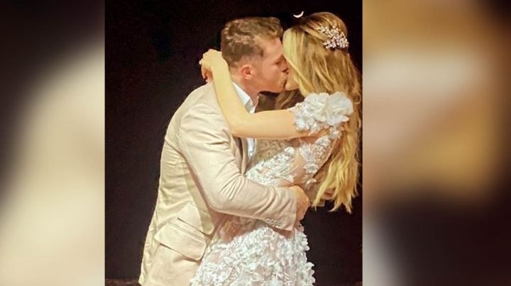 'Canelo' canta junto a El Recodo en su boda; fans lo tunden en redes: "¡Mejor que siga boxeando!"