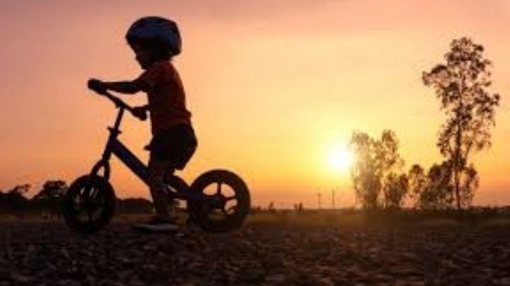 Atención mamás: Estos son los 5 beneficios de andar en bicicleta para tus hijos