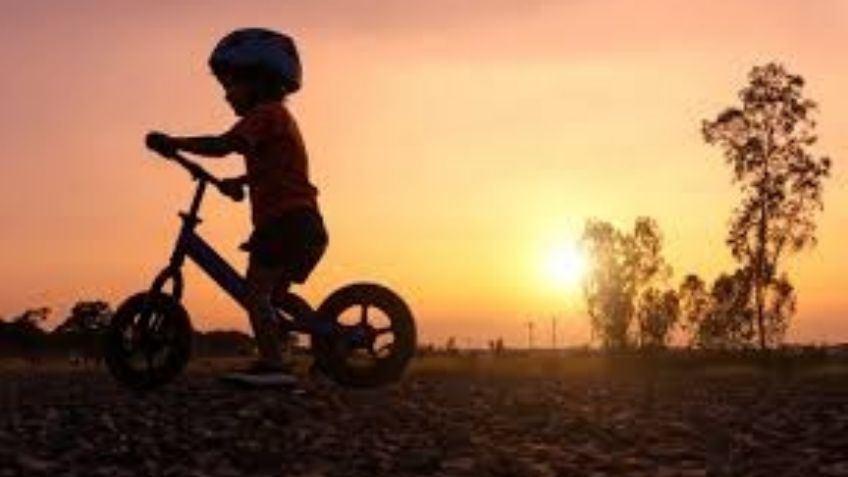 Atención mamás: Estos son los 5 beneficios de andar en bicicleta para tus hijos