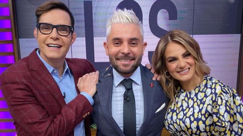 Conductor de TV Azteca confiesa en 'VLA' que usa apps para ligar; cumplió 41 años y sigue soltero