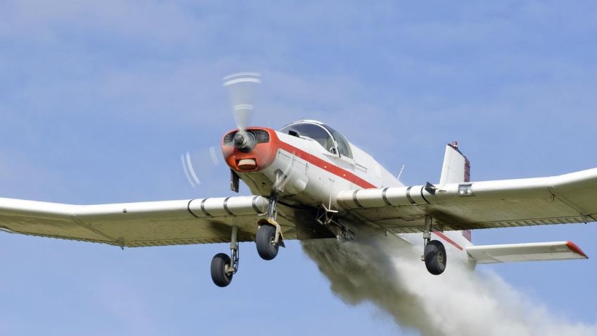 Cae avioneta fumigadora en sembradío del Valle del Yaqui; piloto resultó herido