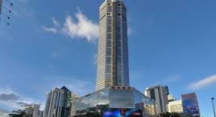 VIDEO: ¡Se va a caer! Este rascacielos en China se tambalea y asusta a cientos de personas