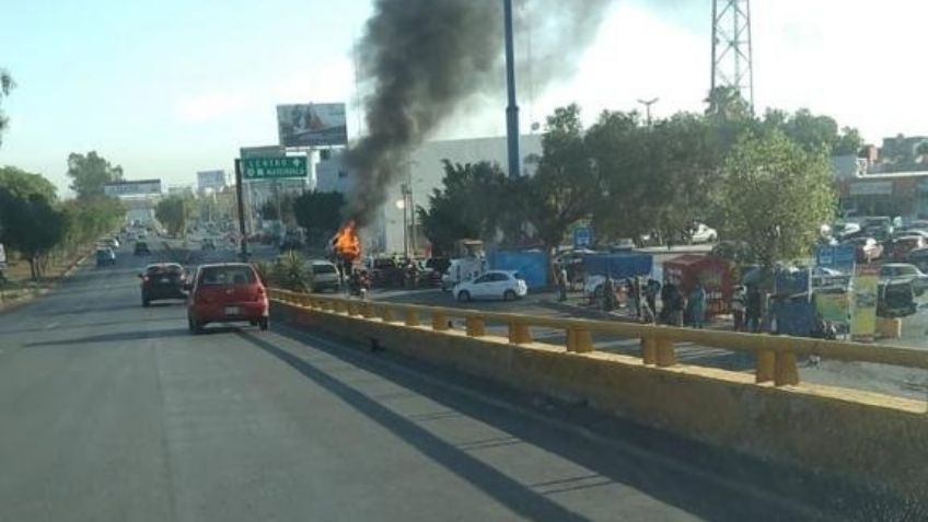 (VIDEO) Terrible accidente: Camioneta que trasladaba valores arde en llamas frente a banco