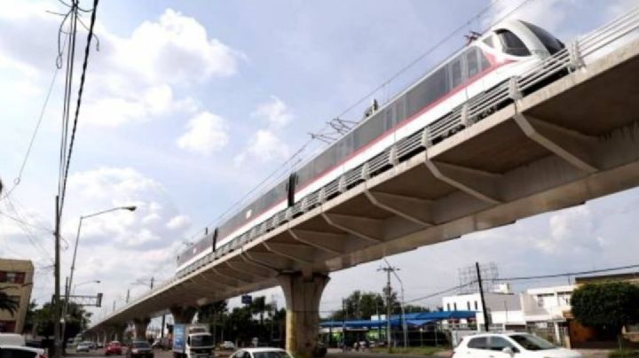 Alerta en Jalisco: Hombre camina sobre las vías de la Línea 3 del Tren Ligero; esto sucedió