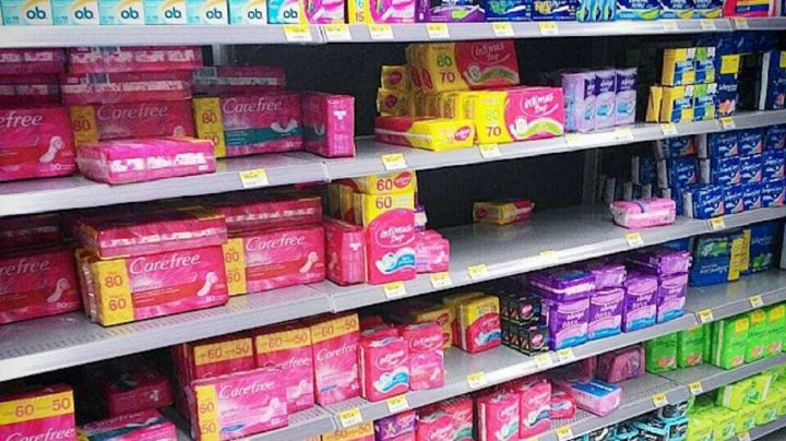 Padre sexista obliga a su hija a "ganarse" sus productos de higiene menstrual