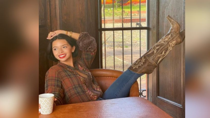 Ángela Aguilar deleita Instagram con irresistible pose en coqueto 'outfit'