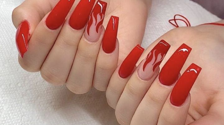 Hermosa y peligrosa: Conoce algunos diseños de uñas postizas de color rojo