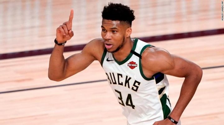 Antetokounmpo brilla más que Kevin Durant y los Bucks vencen a Nets