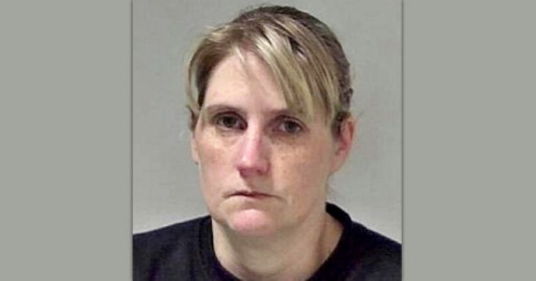 Nicola Holton abusó sexualmente de un adolescente de 15 años