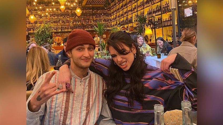 Dua Lipa enamora todo Instagram al festejar emocionada desde la playa esta noticia