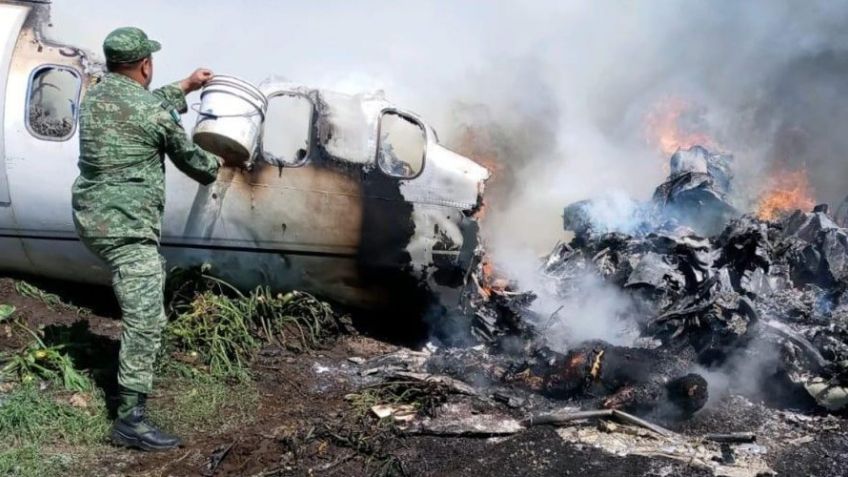 Se desploma avión de carga en Michoacán; se reportan al menos 3 muertos