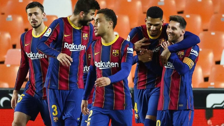 El Barcelona vence al Valencia y mantiene con vida sus ilusiones de levantar el título