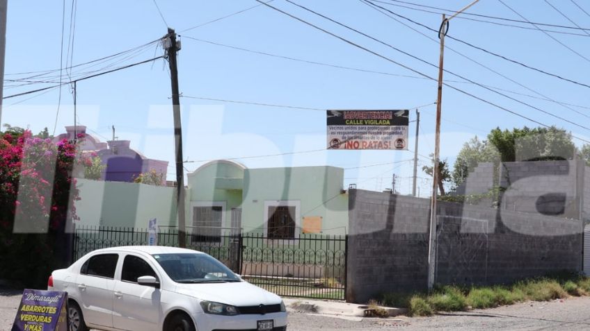 Cajeme: Hartos de ser víctimas de robos, vecinos de Las Villas colocan lona contra delincuentes