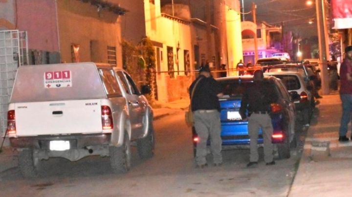 Hombre le clava un picahielo a la víctima durante discusión; falleció en la vía pública