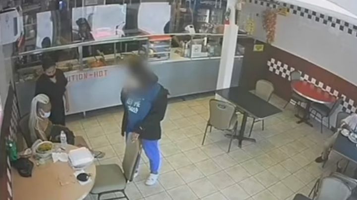 Madre adolescente deja a su bebé en manos de una desconocida en un restaurante y se marcha