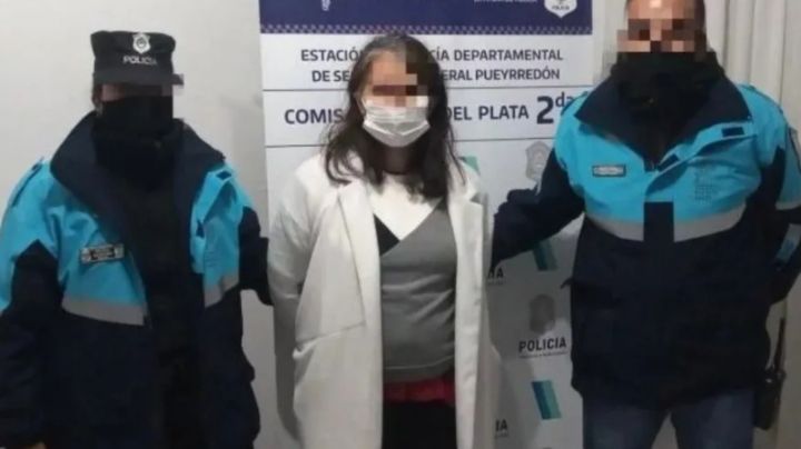 Madre sufre brote psicótico y le clava un cuchillo ocho veces a su hija; tenía 6 años