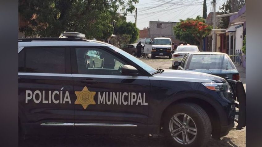 Cerca de un camino de terracería, encuentran el cadáver de un hombre; tenía algunos golpes