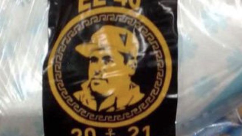 Presuntos integrantes del Cártel de Sinaloa reparten despensas con imagen de 'El Chapo' Guzmán