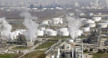 AMLO anuncia la compra de una refinería de Houston por parte de Pemex: "Seremos autosuficientes"