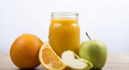 Prepara este licuado de manzana con naranja para despertar por las mañanas con energía
