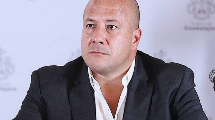 Dejan mantas con amenazas para Enrique Alfaro en varios puntos de Guadalajara