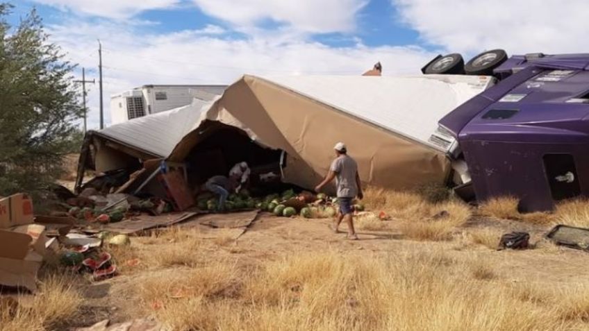 Hermosillo: Vuelca tráiler cargado de sandías sobre la carretera a Nogales