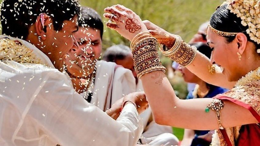 El amor está en el aire: Boda se realiza en un avión para evitar sanciones por Covid-19 en India