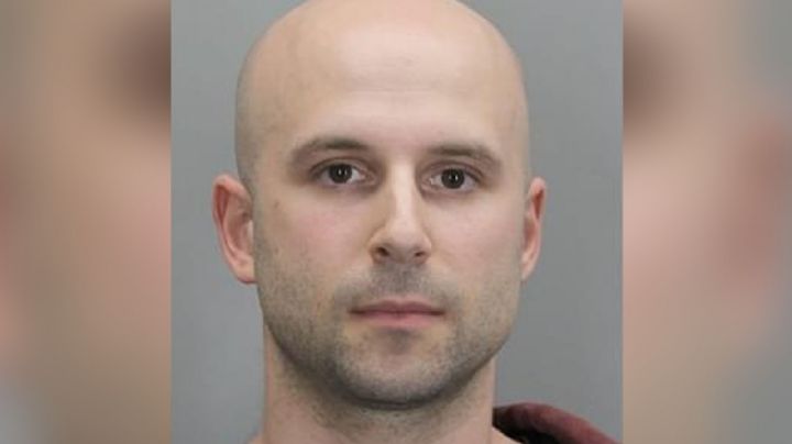 De terror: Maestro pedófilo toma FOTOS inapropiadas a sus alumnas en el vestidor escolar