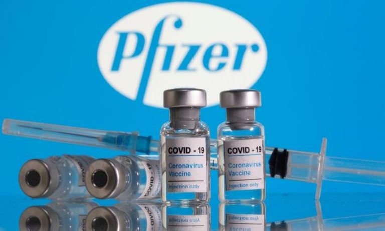 Adolescentes vacunados con Pfizer sufren efectos secundarios