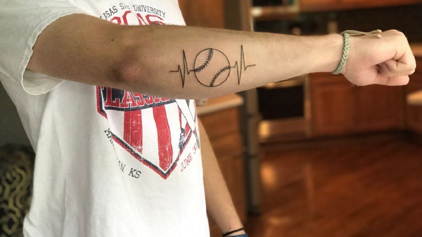 Lleva la pasión del deporte por siempre con estos tatuajes para hombres en el brazo