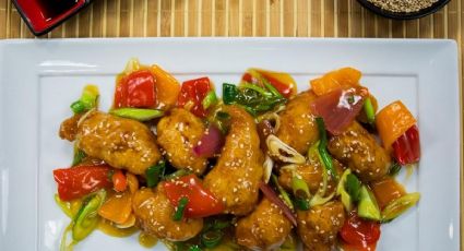 Comida china: Disfruta de este delicioso pollo agridulce; se trata de un exquisito manjar