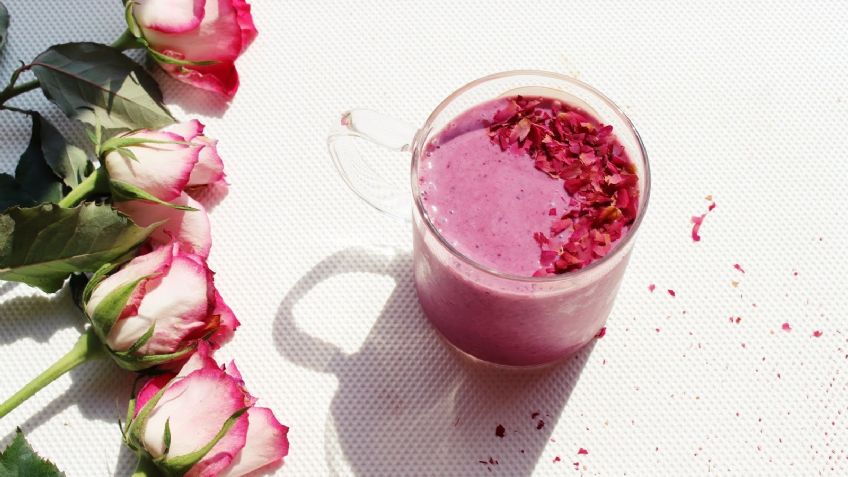¿Desayuno de flores? Comienza tu mañana con el delicioso sabor del 'smothie' de rosas