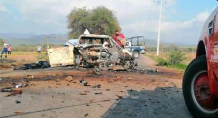 Terrible accidente: Choque vehicular provoca gran incendio; pasajeros mueren calcinados