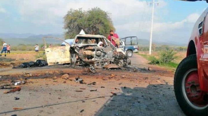 Terrible accidente: Choque vehicular provoca gran incendio; pasajeros mueren calcinados