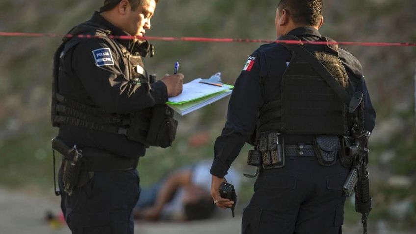 ¡Macabro hallazgo! Atado y 'encobijado'; así hallan el cadáver de una persona en la calle
