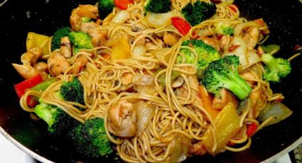 Comida china: Deleita tu paladar con este exquisito chow mein de pollo