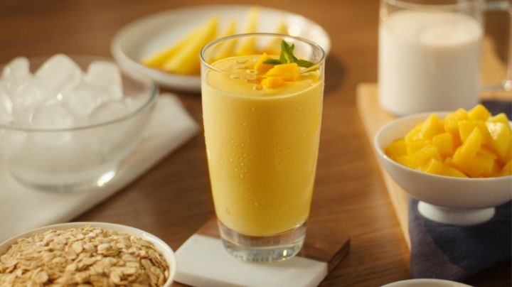 Mejora tu digestión con este rico y sencillo licuado de mango con avena