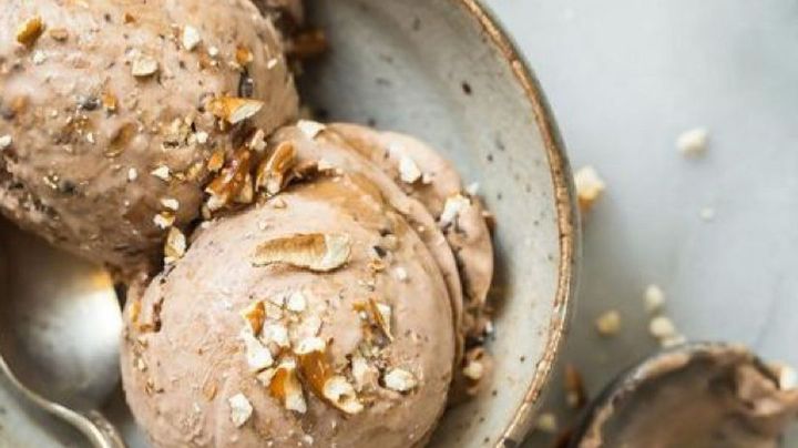 ¡Delicioso y saludable! Dale batalla al calor con este helado de mantequilla de maní