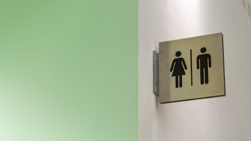 ¡En el peor momento! Un adolescente apuñala a un hombre cuando salía de un baño público