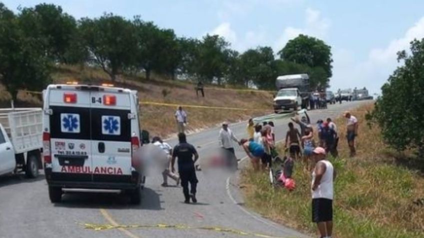 Aparatoso accidente: Colisionan dos unidades y fallecen 2 motociclistas en la carretera