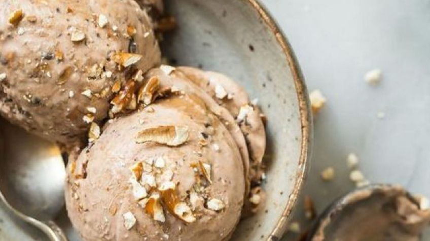 ¡Delicioso y saludable! Dale batalla al calor con este helado de mantequilla de maní