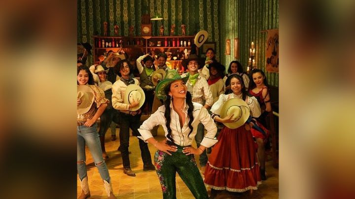 Ángela Aguilar cautiva a todo Instagram al lucirse en precioso 'outfit' blanco