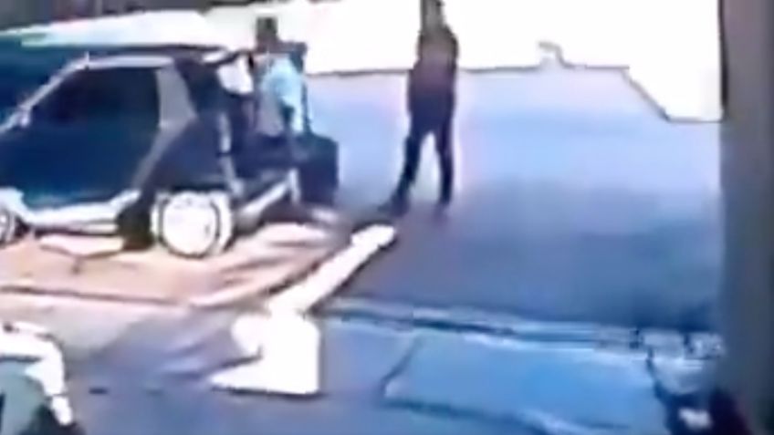 FUERTE VIDEO: A plena luz del día, sicarios rafaguean y ejecutan a 3 hombres en Sonora