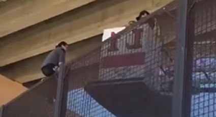 VIDEO: ¡De impacto! Mujer escala muro fronterizo para llegar a EU pese a estar embarazada