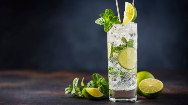 Reinventa el sabor de tu cóctel favorito con esta impresionante gelatina de mojito