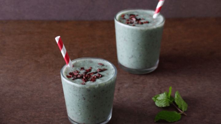 Saludable y delicioso: Comienza tus mañanas con este nutritivo smothie de chocomenta