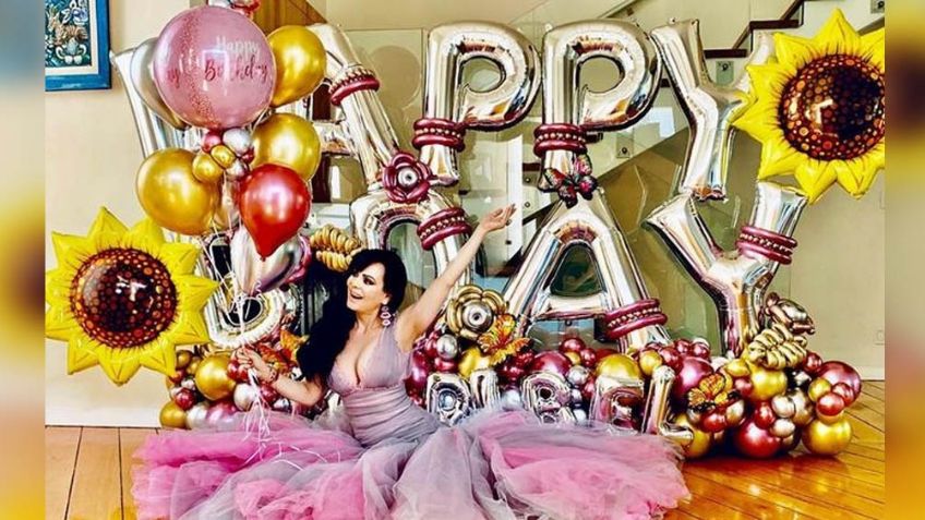 Rodeada de amor, familia globos y sus perritos, así celebró Maribel Guardia sus 62 años