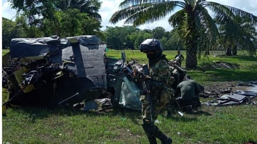 VIDEO: Se desploma helicóptero en Colombia; mueren 5 agentes de la Unidad de Antinarcóticos