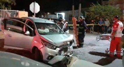 Peligrosa carambola de tres autos en Hermosillo deja saldo de una mujer prensada